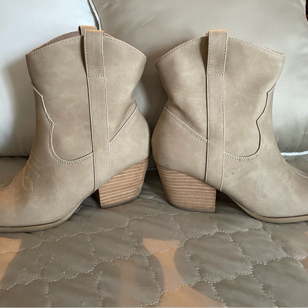 Rocky Beige Western Cowboy Boot 8 1/2